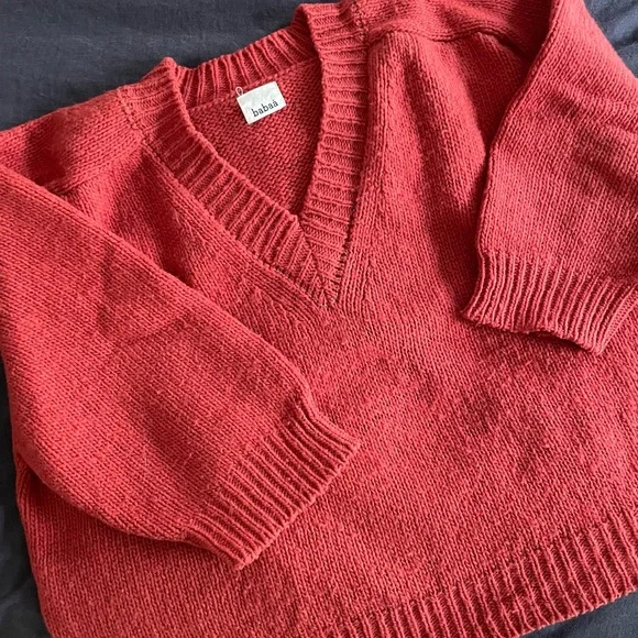 No29 Babaa V-Neck Sweater in Arce - Picture 6 of 9